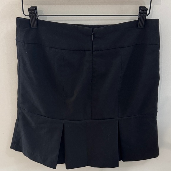 Dynamite Elegant Black Mini Skirt - Picture 3 of 6